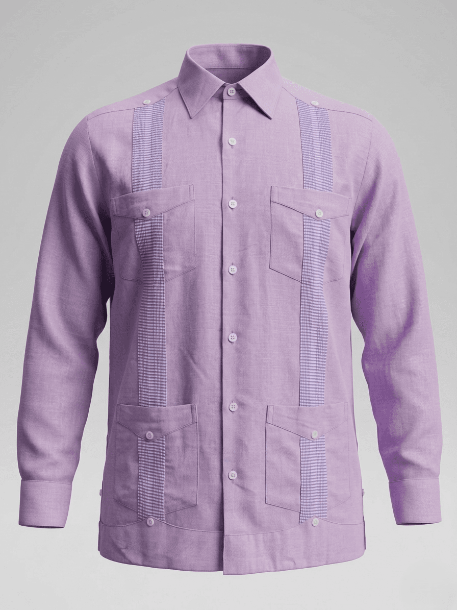 Camisa guayabera de manga larga en color lila con cuatro bolsillos frontales, pliegues verticales tradicionales y botones blancos, presentada en un maniquí.
